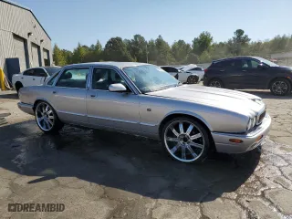 2000 Jaguar XJ with VIN SAJDA14C9YLF17465, listed as a Copart auction lot 75537214 with 115,918 mi miles and Salvage Title. Bid and sale history available at carsss.com. Image 4.