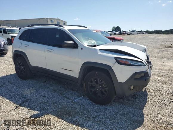 2015 Jeep Cherokee Trailhawk with VIN 1C4PJMBS0FW705288, listed as a Copart auction lot 61796275 with 133,874 mi miles and Salvage title. Bid and sale history available at DreamBid. Image 4.