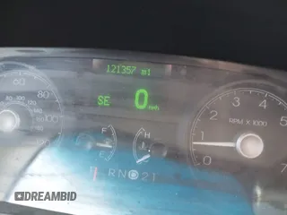 2007 Lincoln Town Car Signature z VIN 1LNHM81W77Y637564, wystawiony jako IAAI lot #42035072 z przebiegiem 121 357 mil mil oraz . Historia ofert i sprzedaży dostępna na DreamBid. Obrazek 7.