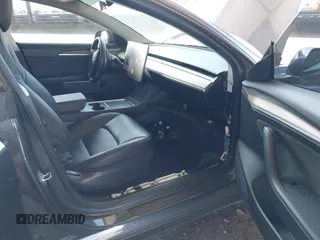 2022 Tesla Model 3 Long Range z VIN 5YJ3E1EB5NF205806, wystawiony jako IAAI lot #42063489 z przebiegiem 63 307 mil mil oraz . Historia ofert i sprzedaży dostępna na DreamBid. Obrazek 5.