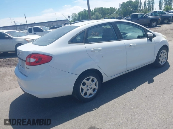 2013 Ford Fiesta S z VIN 3FADP4AJ6DM114105, wystawiony jako IAAI lot #42411838 z przebiegiem 497 236 mil mil oraz . Historia ofert i sprzedaży dostępna na DreamBid. Obrazek 4.