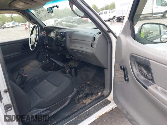2004 Ford Ranger XL Fleet with VIN 1FTZR45E64PA52528, listed as a IAAI auction lot 42183045 with 103,324 mi miles. Bid and sale history available at carsss.com. Image 5.