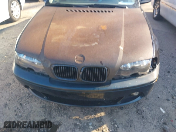 2001 BMW 3 Series 325Ci with VIN WBABN33461JW59851, listed as a IAAI auction lot 41258876 with 204,480 mi miles. Bid and sale history available at carsss.com. Image 6.