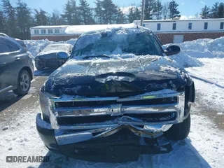 2010 Chevrolet Silverado 1500 LT with VIN 3GCRKSE38AG257341, listed as a IAAI auction lot 41592371 with 136,872 mi miles. Bid and sale history available at carsss.com. Image 6.