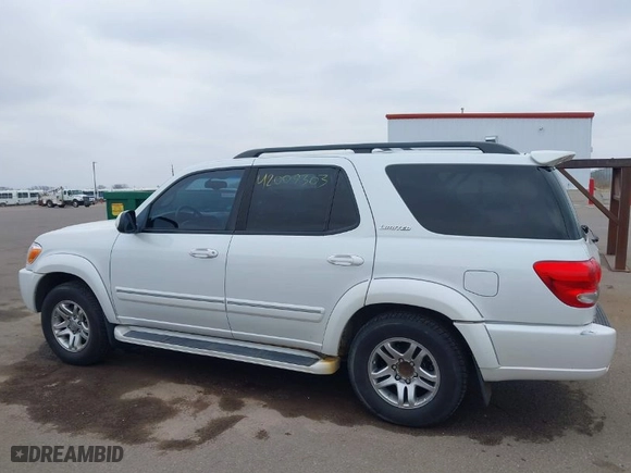 2006 Toyota Sequoia Limited with VIN 5TDBT48A16S258005, listed as a IAAI auction lot 42009303 with 219,977 mi miles. Bid and sale history available at carsss.com. Image 14.