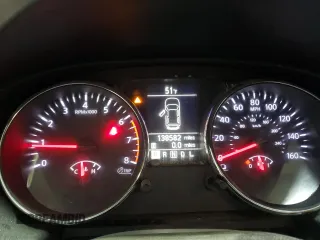 2015 Nissan Rogue S z VIN JN8AS5MV7FW260231, wystawiony jako Copart lot #51012055 z przebiegiem 138 582 mil mil oraz Tytuł czysty. Historia ofert i sprzedaży dostępna na DreamBid. Obrazek 9.