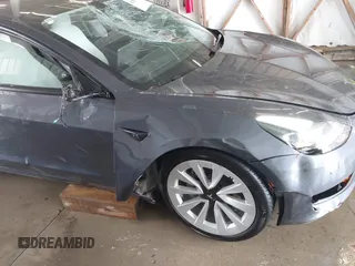 2023 Tesla Model 3 z VIN 5YJ3E1EA2PF591661, wystawiony jako IAAI lot #42014086 z przebiegiem 13 945 mil mil oraz . Historia ofert i sprzedaży dostępna na DreamBid. Obrazek 19.