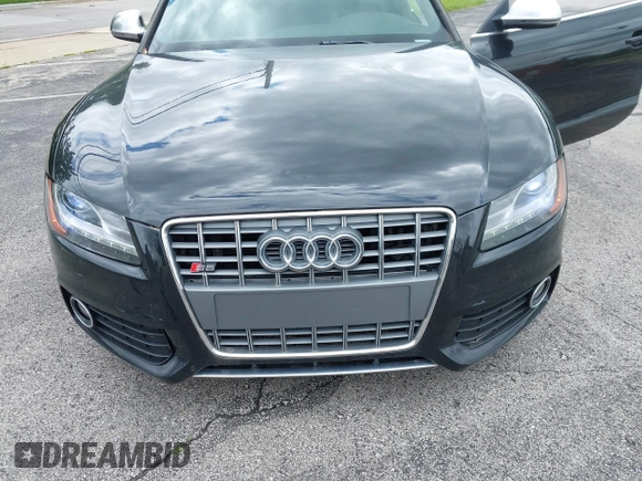 2009 Audi S5 z VIN WAURV78T99A033499, wystawiony jako IAAI lot #42323444 z przebiegiem 117 439 mil mil oraz . Historia ofert i sprzedaży dostępna na DreamBid. Obrazek 13.