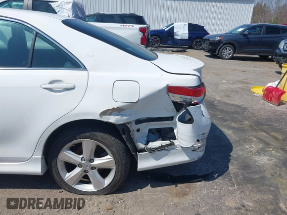 2011 Toyota Camry LE z VIN 4T1BF3EK0BU592218, wystawiony jako IAAI lot #42096268 z przebiegiem 121 132 mil mil oraz . Historia ofert i sprzedaży dostępna na DreamBid. Obrazek 6.