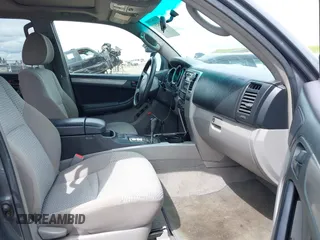 2006 Toyota 4Runner SR5 with VIN JTEZU14RX60080664, listed as a IAAI auction lot 41982517 with 205,749 mi miles and . Bid and sale history available at DreamBid. Image 5.