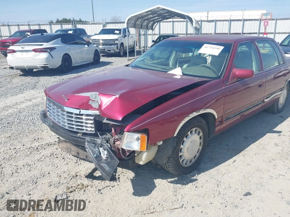 1999 Cadillac DeVille z VIN 1G6KD54Y8XU771788, wystawiony jako IAAI lot #41734590 z przebiegiem 84 302 mil mil oraz . Historia ofert i sprzedaży dostępna na DreamBid. Obrazek 6.