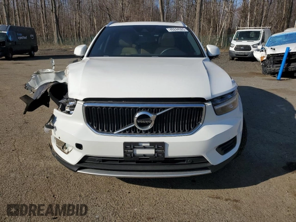 2020 Volvo XC40 Momentum with VIN YV4162UK8L2177380, listed as a Copart auction lot 49244565 with 45,228 mi miles and Salvage Title. Bid and sale history available at DreamBid. Image 5.