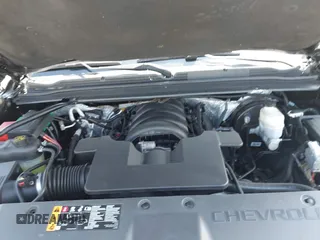 2018 Chevrolet Suburban LT z VIN 1GNSCHKC7JR111560, wystawiony jako IAAI lot #41823175 z przebiegiem 136 751 mil mil oraz . Historia ofert i sprzedaży dostępna na DreamBid. Obrazek 10.