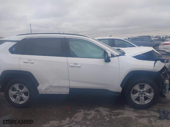 2019 Toyota RAV4 XLE with VIN 2T3W1RFV1KW050712, listed as a IAAI auction lot 41296561 with NaN miles. Bid and sale history available at carsss.com. Image 13.