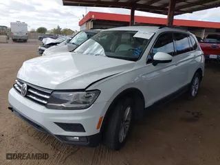 2018 Volkswagen Tiguan SEL with VIN 3VV3B7AX0JM001709, listed as a IAAI auction lot 41702672 with 146,499 mi miles. Bid and sale history available at carsss.com. Image 17.
