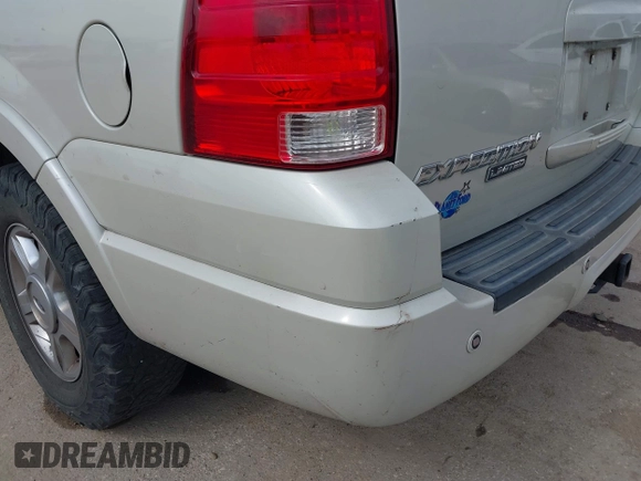 2006 Ford Expedition Limited with VIN 1FMFU19506LA80969, listed as a IAAI auction lot 41550590 with 191,862 mi miles. Bid and sale history available at carsss.com. Image 12.