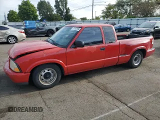 2000 GMC Sonoma SLS with VIN 1GTCS19W1Y8114591, listed as a Copart auction lot 70182694 with 182,093 mi miles and Salvage Title. Bid and sale history available at carsss.com. Image 1.