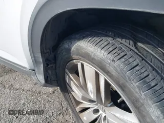 2019 Volkswagen Atlas SE z VIN 1V2WR2CA8KC504134, wystawiony jako IAAI lot #41700050 z przebiegiem 97 047 mil mil oraz . Historia ofert i sprzedaży dostępna na DreamBid. Obrazek 18.