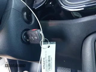2018 Volkswagen Beetle S z VIN 3VWFD7AT4JM715004, wystawiony jako IAAI lot #41986453 z przebiegiem 76 130 mil mil oraz . Historia ofert i sprzedaży dostępna na DreamBid. Obrazek 11.