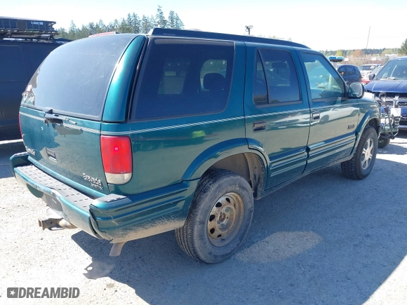 1997 Oldsmobile Bravada with VIN 1GHDT13W8V2713474, listed as a IAAI auction lot 42062680 with 187,046 mi miles. Bid and sale history available at carsss.com. Image 4.