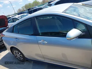 2021 Toyota Prius LE z VIN JTDL9MFU3M3028805, wystawiony jako IAAI lot #42043610 z przebiegiem 26 436 mil mil oraz . Historia ofert i sprzedaży dostępna na DreamBid. Obrazek 13.