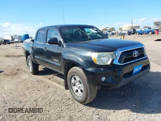2015 Toyota Tacoma z VIN 3TMLU4EN2FM169326, wystawiony jako IAAI lot #40689500 z przebiegiem 77 003 mil mil oraz . Historia ofert i sprzedaży dostępna na DreamBid. Obrazek 1.