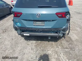 2019 Volkswagen Tiguan S with VIN 3VV1B7AX2KM131063, listed as a IAAI auction lot 41937501 with 59,402 mi miles. Bid and sale history available at carsss.com. Image 6.