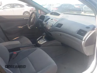 2009 Honda Civic LX z VIN 19XFA16589E035406, wystawiony jako IAAI lot #42361061 z przebiegiem 95 487 mil mil oraz . Historia ofert i sprzedaży dostępna na DreamBid. Obrazek 5.