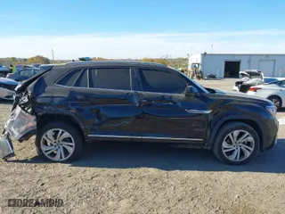 2020 Volkswagen Atlas Cross Sport 3.6L V6 SE w/Technology with VIN 1V26E2CA5LC229061, listed as a IAAI auction lot 40694949 with 70,757 mi miles. Bid and sale history available at carsss.com. Image 14.