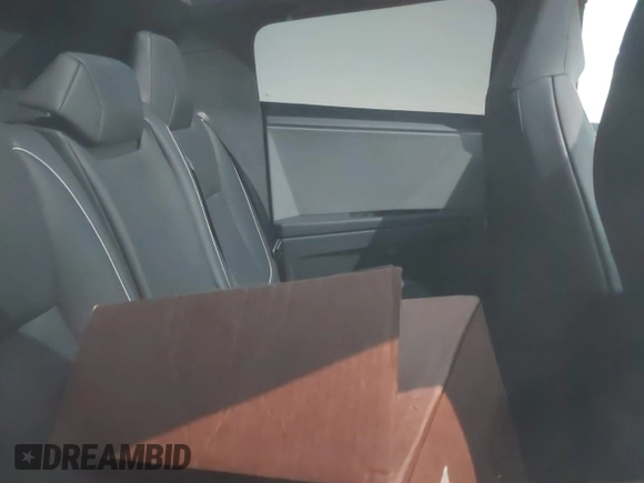 2024 Tesla Cybertruck z VIN 7G2CEHED4RA024805, wystawiony jako IAAI lot #42034257 z przebiegiem Nie podano mil oraz . Historia ofert i sprzedaży dostępna na DreamBid. Obrazek 7.