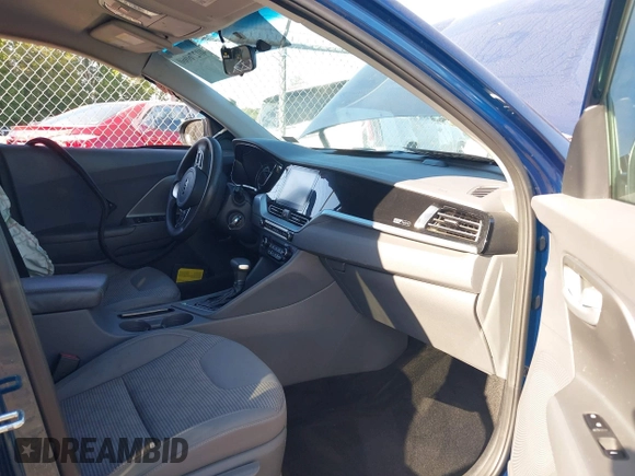 2020 Kia Niro LXS with VIN KNDCB3LC3L5440171, listed as a IAAI auction lot 40276060 with 144,123 mi miles. Bid and sale history available at carsss.com. Image 5.