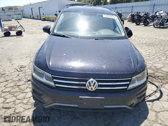2018 Volkswagen Tiguan SEL z VIN 3VV2B7AX4JM153956, wystawiony jako Copart lot #61871675 z przebiegiem 84 252 mil mil oraz Szkoda całkowita • Salvage title. Historia ofert i sprzedaży dostępna na DreamBid. Obrazek 5.