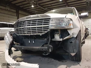 2007 Lincoln Navigator with VIN 5LMFU28517LJ02533, listed as a IAAI auction lot 41253859 with 130,930 mi miles. Bid and sale history available at carsss.com. Image 6.