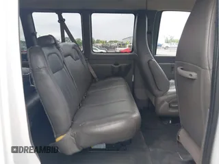 2020 Chevrolet Express Passenger LS z VIN 1GAZGNFP7L1212812, wystawiony jako IAAI lot #42263328 z przebiegiem 350 936 mil mil oraz . Historia ofert i sprzedaży dostępna na DreamBid. Obrazek 8.