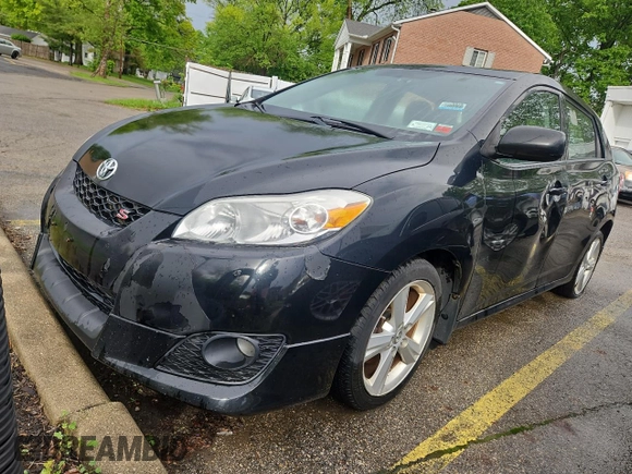 2009 Toyota Matrix S z VIN 2T1KE40EX9C021017, wystawiony jako Copart lot #57352005 z przebiegiem 120 332 mil mil oraz Czysty tytuł • Clean title. Historia ofert i sprzedaży dostępna na DreamBid. Obrazek 2.