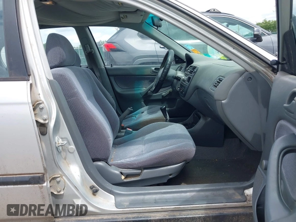 1998 Honda Civic DX z VIN 2HGEJ6525WH562868, wystawiony jako IAAI lot #42382885 z przebiegiem 222 789 mil mil oraz . Historia ofert i sprzedaży dostępna na DreamBid. Obrazek 5.