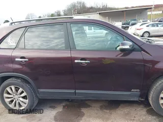 2011 Kia Sorento LX with VIN 5XYKTDA2XBG078757, listed as a IAAI auction lot 40937252 with 186,055 mi miles. Bid and sale history available at carsss.com. Image 14.