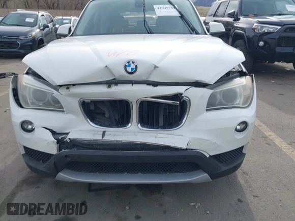 2014 BMW X1 xDrive28i z VIN WBAVL1C54EVY23533, wystawiony jako IAAI lot #41949759 z przebiegiem Nie podano mil oraz . Historia ofert i sprzedaży dostępna na DreamBid. Obrazek 6.