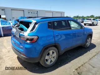 2022 Jeep Compass Latitude with VIN 3C4NJCBB5NT214270, listed as a Copart auction lot 56959935 with 52,137 mi miles and Clean title. Bid and sale history available at DreamBid. Image 3.