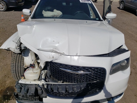 2016 Chrysler 300 S z VIN 2C3CCABG5GH324866, wystawiony jako Copart lot #61854715 z przebiegiem 160 249 mil mil oraz Szkoda całkowita • Salvage title. Historia ofert i sprzedaży dostępna na DreamBid. Obrazek 7.