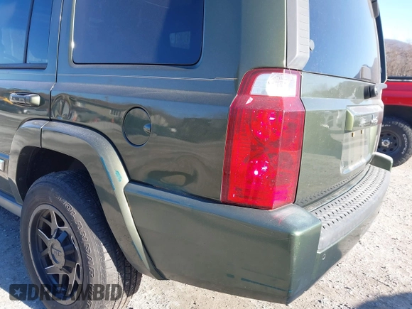 2006 Jeep Commander с VIN 1J8HH48KX6C339759, выставлен на аукционе IAAI как лот 41387675 с пробегом 259 918 миль миль и . История ставок и продаж доступна на DreamBid. Изображение 15.