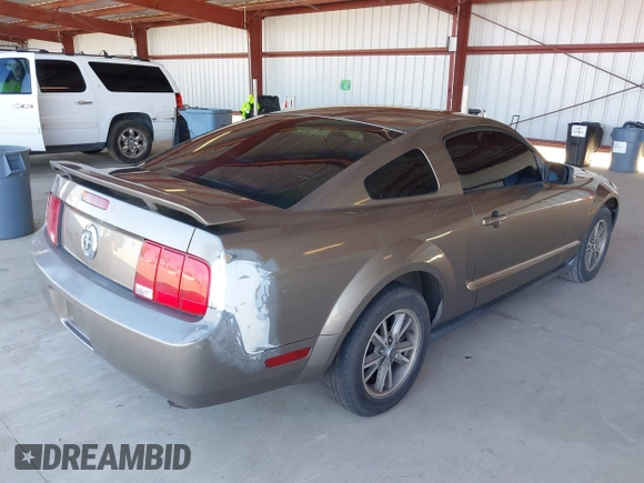 2005 Ford Mustang Deluxe with VIN 1ZVFT80N155128766, listed as a IAAI auction lot 41667434 with 233,175 mi miles. Bid and sale history available at carsss.com. Image 4.