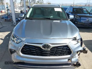 2022 Toyota Highlander XLE z VIN 5TDHZRAH1NS121058, wystawiony jako IAAI lot #41992011 z przebiegiem 40 181 mil mil oraz . Historia ofert i sprzedaży dostępna na DreamBid. Obrazek 12.