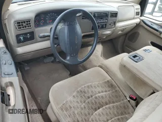 2000 Ford F-250 XL z VIN 1FTNX20F7YEE48249, wystawiony jako Copart lot #49073254 z przebiegiem 162 954 mil mil oraz Czysty tytuł • Clean title. Historia ofert i sprzedaży dostępna na DreamBid. Obrazek 8.
