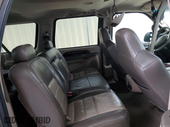 2003 Ford Excursion z VIN 1FMNU44S03ED68257, wystawiony jako Copart lot #88008655 z przebiegiem 242 751 mil mil oraz Czysty tytuł • Clean title. Historia ofert i sprzedaży dostępna na DreamBid. Obrazek 11.