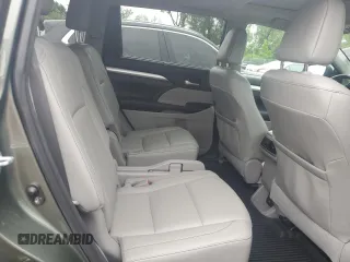 2017 Toyota Highlander XLE with VIN 5TDJZRFH8HS421579, listed as a Copart auction lot 60477245 with 121,417 mi miles and Salvage title. Bid and sale history available at DreamBid. Image 10.