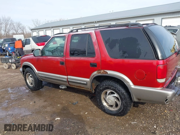 2000 Chevrolet Blazer LT z VIN 1GNDT13W2Y2163805, wystawiony jako IAAI lot #41537780 z przebiegiem 170 527 mil mil oraz . Historia ofert i sprzedaży dostępna na DreamBid. Obrazek 14.