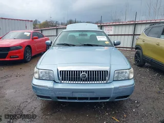 2009 Mercury Grand Marquis LS with VIN 2MEHM75V99X618418, listed as a IAAI auction lot 41104998 with 72,658 mi miles. Bid and sale history available at carsss.com. Image 13.