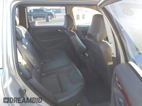 2004 Volvo V70 with VIN YV1SW59V642361434, listed as a IAAI auction lot 40801585 with 119,419 mi miles. Bid and sale history available at carsss.com. Image 8.