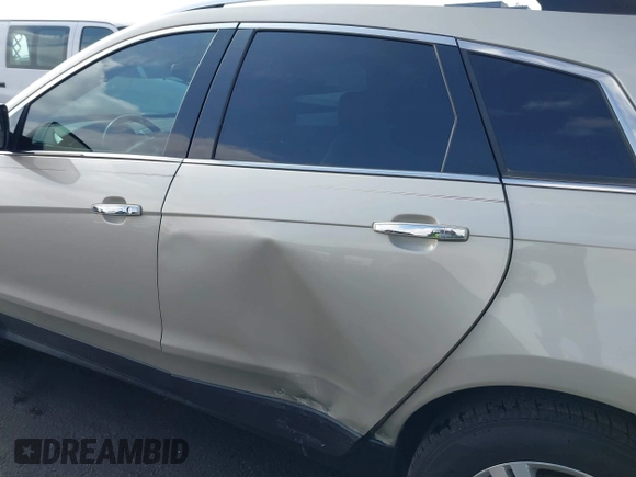 2015 Cadillac SRX Luxury Collection with VIN 3GYFNEE33FS548324, listed as a IAAI auction lot 42029979 with 70,372 mi miles. Bid and sale history available at carsss.com. Image 6.